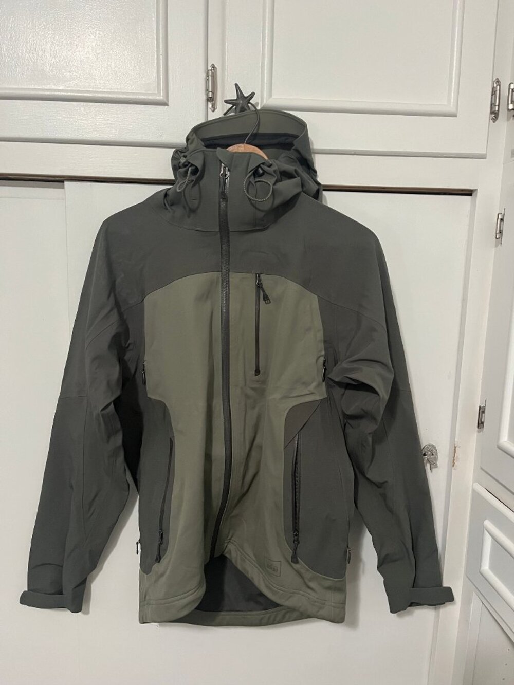 Mens REI Rain Jacket Small
